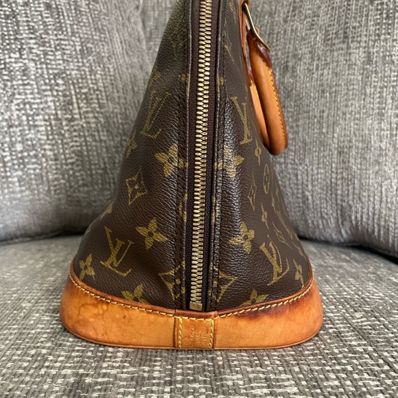 AUTHENTIC Monogram Alma PM Louis Vuitton bag authenticated by Authentic Street. - Picture 7 of 13